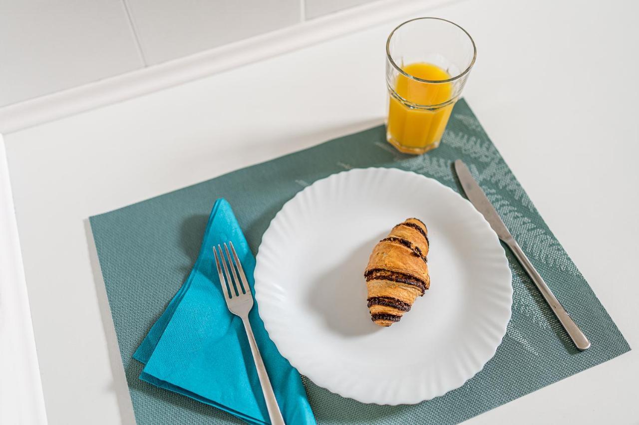Sunny Dots Apartment - Free Parking! Budapest Bagian luar foto