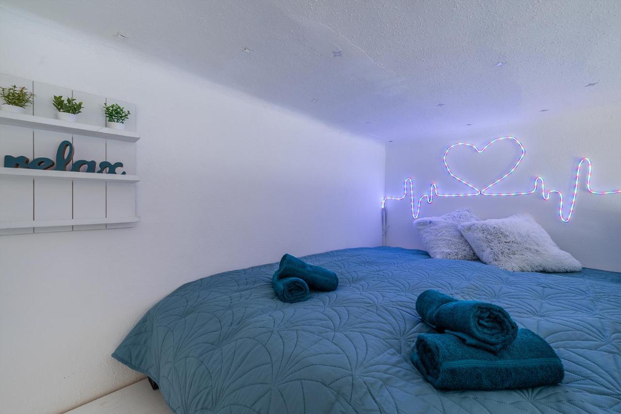 Sunny Dots Apartment - Free Parking! Budapest Bagian luar foto