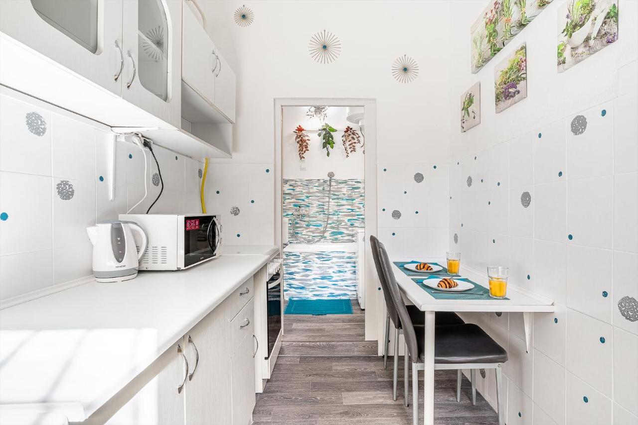 Sunny Dots Apartment - Free Parking! Budapest Bagian luar foto